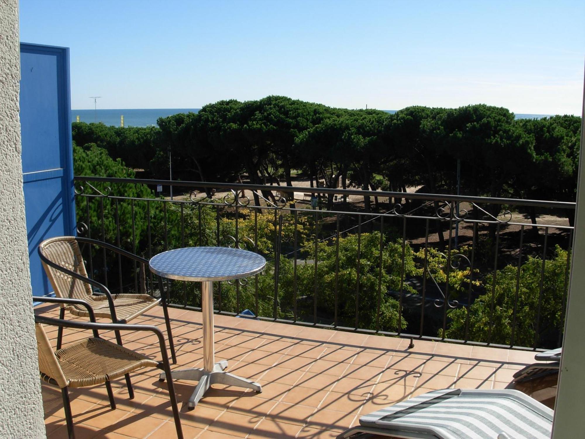 Hotel Rodsan Suizo Castelldefels Exterior photo
