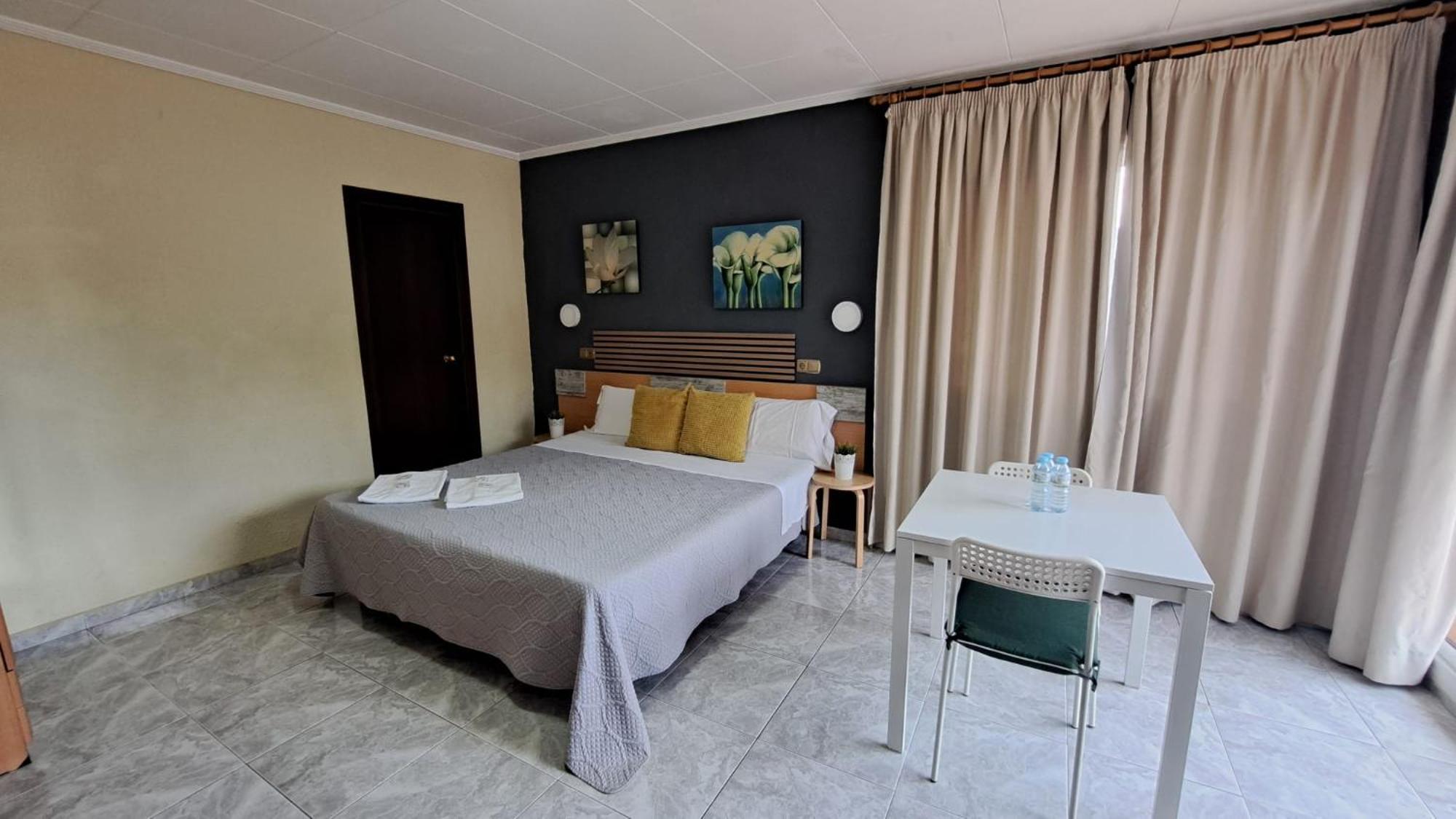 Hotel Rodsan Suizo Castelldefels Exterior photo